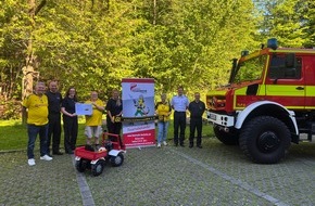 Feuerwehr Herdecke: FW-EN: S&uuml;dkreisborussEN spenden f&uuml;r die Feuerwehrsalamander - Fanclub aus dem EN-Kreis unterst&uuml;tzt Herdecker Kinderfeuerwehr