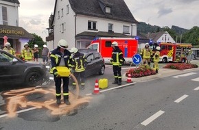 Freiwillige Feuerwehr Olsberg: FF Olsberg: Verkehrsunfall mit 3 Fahrzeugen in Olsberg