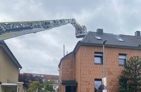 Feuerwehr Velbert: FW-Velbert: Dachstuhlbrand und mehrere Paralleleinsätze