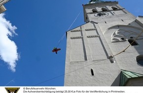 Feuerwehr München: FW-M: Aufwendige Rettung vom Alten Peter (Innenstadt)