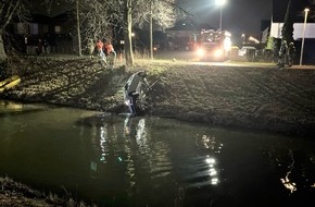 Polizei Coesfeld: POL-COE: L&uuml;dinghausen, Dietrich-Bonhoeffer-Ring/Auto rollt in Ostenstever - Fahrerin gerettet