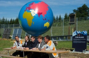 BKW Energie AG: Sentier Découverte: ouverture de la saison 2011 / «Clima-Balance»: Une nouvelle attraction au Sentier Découverte