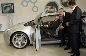 Opel Automobile GmbH: "Opel Eisenach ist eine einzigartige Erfolgsgeschichte" / Bundespräsident Horst Köhler besucht das Thüringer Automobilwerk