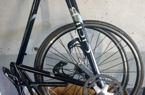 Polizeipr&auml;sidium Nordhessen: POL-KS: Reum&uuml;tiger Fahrraddieb stellt sich unverhofft: Polizei sucht nun mit Foto nach Eigent&uuml;mer von zerlegtem schwarzen Cicli B Rennrad
