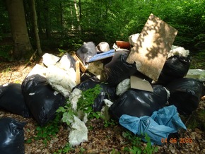 POL-RZ: Illegale Müllablagerungen - Polizei ist auf der Suche nach Hinweisen