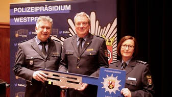 Polizeipr&auml;sidium Westpfalz: POL-PPWP: Siegfried Ranzinger &uuml;bergibt an Karin Decker