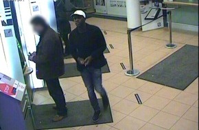 Polizei Düsseldorf: POL-D: Polizei fahndet nach Betrüger - Wer kennt den Mann auf den Fotos? - Dateien im Anhang