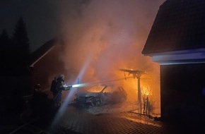 Feuerwehr Bremerhaven: FW Bremerhaven: Brennender PKW unter Carport