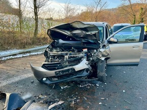 FW-EN: Zwei schwere Verkehrsunfälle mit mehreren Verletzten am ersten Advent