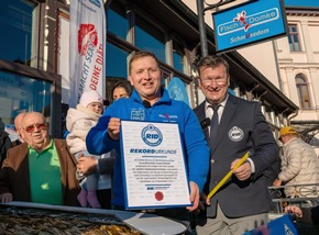 Fischsommelier erzielt im Kaiserbad Heringsdorf auf Usedom RID-Weltrekord mit »größter Fischkonservendose« der Welt