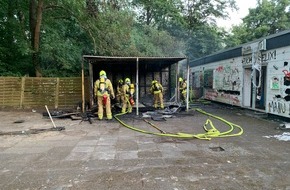 Feuerwehr Hannover: FW Hannover: Brand eines Kiosk der ehem. Radrennbahn Wülfel