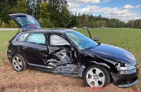 Kreisfeuerwehrverband Calw e.V.: KFV-CW: Schwerer Verkehrsunfall am Gaugenwalder Kreuz / Hubschrauber im Einsatz