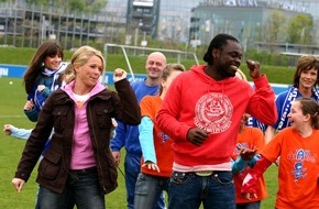 KiKA - Der Kinderkanal ARD/ZDF: "Tanzalarm!" auf dem Eis und auf Schalke / Neue Folgen der Vorschulreihe zeigt der KI.KA ab 2. Juni