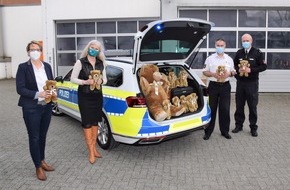 Polizeiinspektion Harburg: POL-WL: Flauschige Trostspender zur Unterstützung der Polizeiarbeit übergeben
