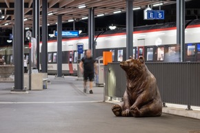 Skulpturen überfallen Bahnhof Arth-Goldau