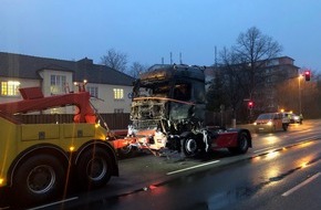 Polizeiinspektion Nienburg / Schaumburg: POL-NI: Nienburg-Verkehrschaos durch brennenden Lkw