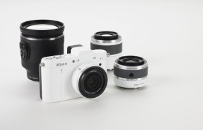Nikon présente son nouveau système d&#039;appareil photo, le Nikon 1, le plus rapide, le plus petit et le plus léger au monde
