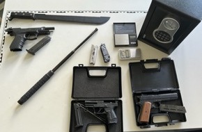 Polizeiinspektion Alzey: POL-PIAZ: Alzeyer Polizei beschlagnahmt im Rahmen von Durchsuchungsmaßnahmen mehrere Waffen und Betäubungsmittel