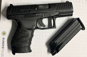Bundespolizeidirektion Sankt Augustin: BPOL NRW: Bundespolizisten stellen Schreckschusswaffe eines 21-Jährigen sicher