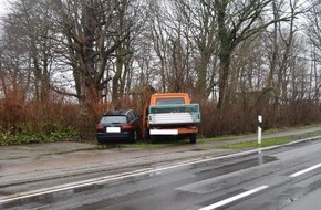 Polizeiinspektion Wilhelmshaven/Friesland: POL-WHV: Wangerland: Verkehrsunfall mit einem alkoholisierten Beteiligten (1,28 Promille), Angehöriger Pkw-Fahrer mit 2,38 Promille am Unfallort erschienen - Polizei leitet Verfahren ein (mit Bild)