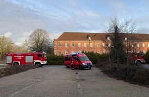 Freiwillige Feuerwehr Aurich: FW-AUR: Ert&ouml;nender Alarm aus verschlossenem Geb&auml;ude