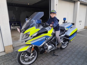 FW-OE: LöschKids aus Kirchhundem besuchen Polizeiwache in Olpe