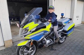 Feuerwehr Kirchhundem&nbsp;: FW-OE: L&ouml;schKids aus Kirchhundem besuchen Polizeiwache in Olpe