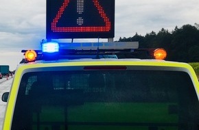 Polizeiinspektion Rotenburg: POL-ROW: Autobahn nach Unfall voll gesperrt - Polizei sucht flüchtigen Verursacher