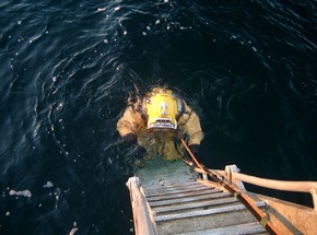 Deutsche Marine - Presseberichte/ Porträt: Traumverwendung: Helmtaucher bei der Marine