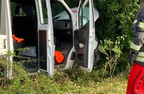 Freiwillige Feuerwehr Marienheide: FW Marienheide: Arbeitsreicher Samstag für die Feuerwehr Marienheide - Verkehrsunfall, zwei Brandeinsätze und ein umgestürzter Baum