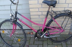 Polizeiinspektion Nienburg / Schaumburg: POL-NI: Fahrräder in Güllekuhle entsorgt - Polizei sucht nach Eigentümer -Bilder im Download-