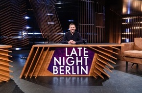 ProSieben: Welche Folgen hatte Klaas Heufer-Umlaufs Sommerurlaub auf US-Präsident Joe Biden? "Late Night Berlin" ist zurück - ab Dienstag, 22:35 Uhr, auf ProSieben