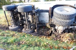 Polizeiinspektion Heidekreis: POL-HK: Soltau: Versuch der Kontrolle zu entziehen; Wietzendorf: Sattelzug kippt auf Seite (FOTO)