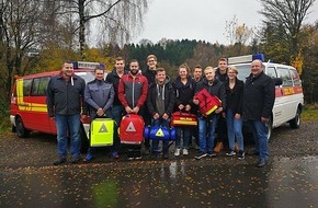 Feuerwehr Kirchhundem : FW-OE: Feuerwehr und DLRG bei gemeinsamen Lehrgang