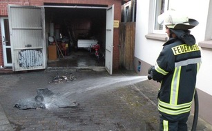 Polizeiinspektion Nienburg / Schaumburg: POL-NI: Glutreste setzten Mülltonnen in Brand