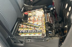 Hauptzollamt Landshut: HZA-LA: Zoll verhindert Zigarettenschmuggel - Versteckt hinter Seitenverkleidung und unter Sitzbank