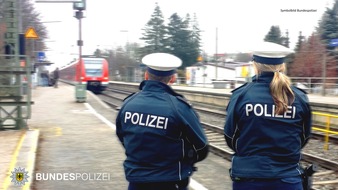 Bundespolizeidirektion München: Bundespolizeidirektion München: Gegen Tür getreten und ins Gesicht geschlagen -
Bundespolizei sucht Zeugen