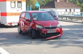 Polizeidirektion Kaiserslautern: POL-PDKL: 10.000 Euro Schaden beim Verkehrsunfall