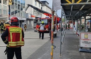 Feuerwehr Düren: FW Düren: Feuer in der Fußgängerzone - eine Person schwerverletzt
