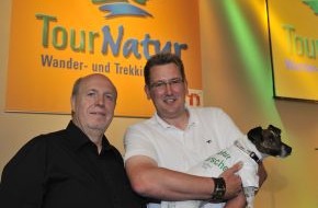 Messe Düsseldorf GmbH: Reiner Calmund bei der TourNatur: Fit durch wandern