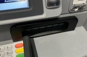 Kreispolizeibehörde Wesel: POL-WES: Kamp-Lintfort/ Dinslaken - Unbekannte manipulieren Geldautomaten