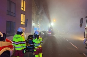 Feuerwehr Haan: FW-HAAN: Wohnung brennt an der Bahnhofstraße aus - eine Verletzte