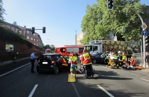 Feuerwehr Mülheim an der Ruhr: FW-MH: Verkehrsunfall mit vier verletzten Personen
