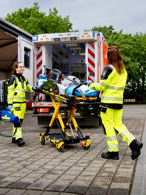 FW-GL: Feuerwehr Bergisch Gladbach stattet Rettungsdienst mit neuer Schutzkleidung aus