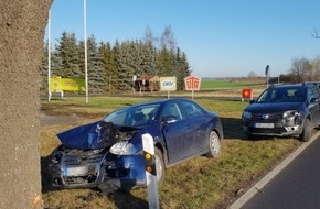 Polizeiinspektion Stralsund: POL-HST: Rentner wird nach Zusammenstoß zweier Pkw schwer verletzt