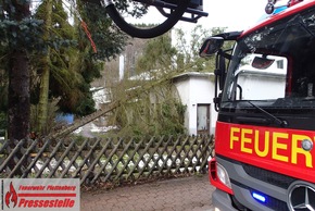 FW-PL: Update. Lage hat sich entspannt. Gesperrte Straßen bleiben weiterhin gesperrt.