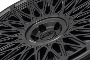 AEZ Tokio. Dominante Performance in 23ʺ.