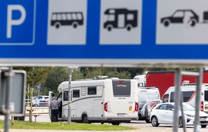 ADAC: Kein Herz für Camper an deutschen Rastanlagen / ADAC Test: Rastanlagen kommen gestiegener Nachfrage nicht hinterher / Keine Serviceangebote / Verschärfung der Situation durch Lkw-Parkdruck