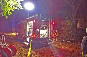 Feuerwehr Essen: FW-E: Erneuter Brand in städtischer Gesamtschule Bockmühle - Klassenzimmer brennt in voller Ausdehnung