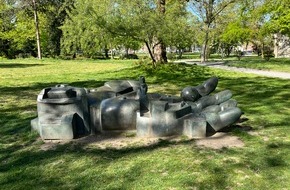 Polizei Duisburg: POL-DU: Dellviertel: Bronzeskulptur vom Lehmbruck Museum gestohlen - Kripo sucht Zeugen